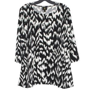NWT JM Collection Top 3/4 Sleeve Slinky Stretch Abstract Flowy Black White PL